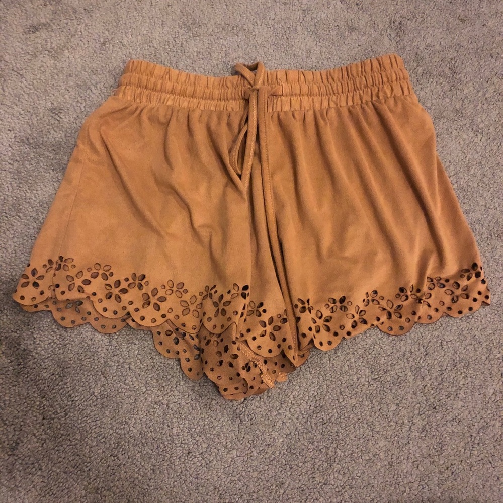 Shorts with pretty detailing☺️